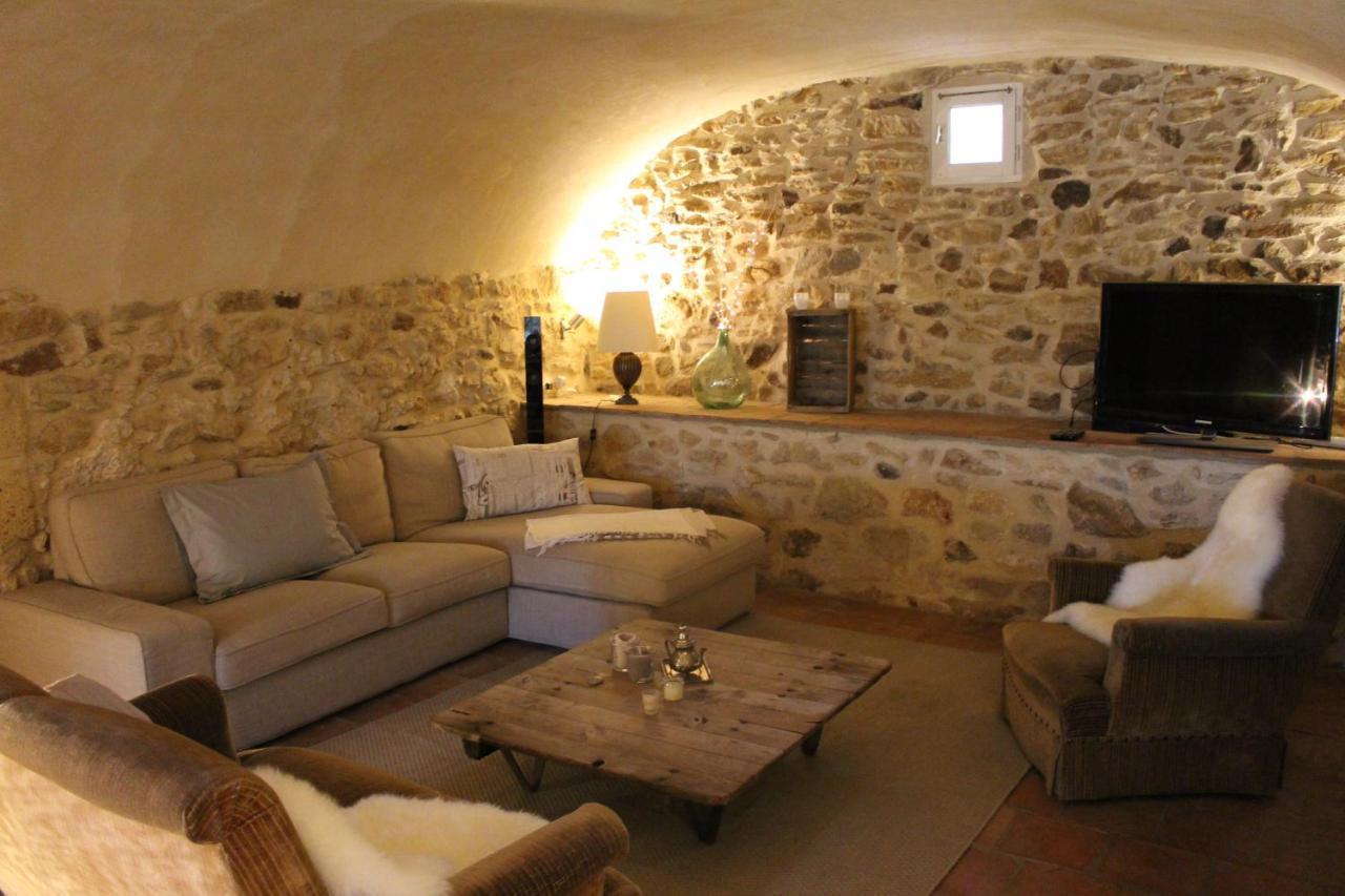 Mas Les Romarins, 10 Min D'Uzes, Piscine Et Grand Jardin Clos, Jeux, Nid De Repos Et Base Pour Activites Dans Le Gard (Adults Only) Dış mekan fotoğraf